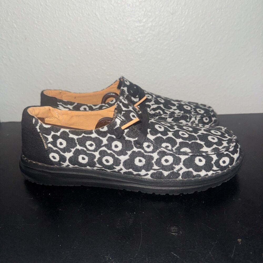 Hey Dude Women's Wendy Field Of Flowers Black Size 7 Slip On Loafer
